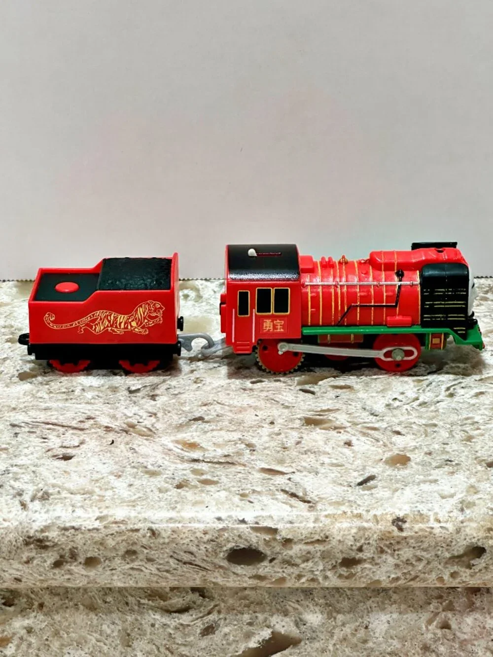 Thomas Friends TrackMaster Yong Bao Hero Tiger w Tender 2013 Mattel NOT WORKING